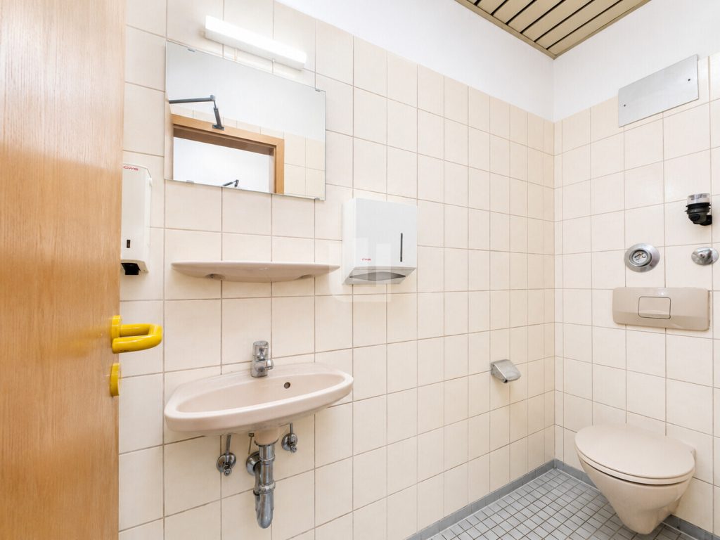Immobilienangebot - Gröbenzell - Alle - WINDISCH - Ansprechende Gewerbefläche mit Lager und viel Potenzial in belebter Lage von Gröbenzell