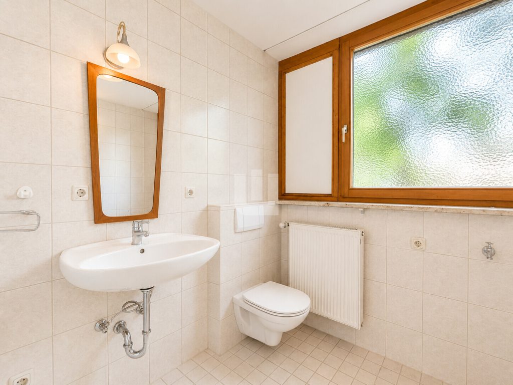 Immobilienangebot - Gröbenzell - Alle - WINDISCH - Traumgrundstück mit Doppelhaushälfte zur Sanierung oder Neubebauung in ruhiger Lage