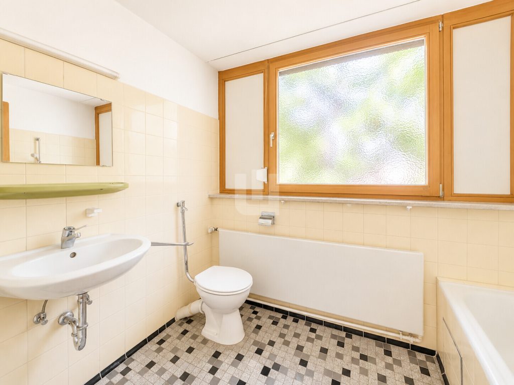 Immobilienangebot - Gröbenzell - Alle - WINDISCH - Traumgrundstück mit Doppelhaushälfte zur Sanierung oder Neubebauung in ruhiger Lage