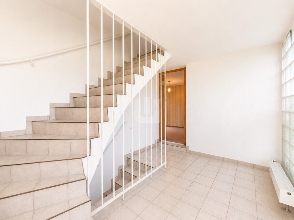 Immobilienangebot - Gröbenzell - Alle - WINDISCH - Traumgrundstück mit Doppelhaushälfte zur Sanierung oder Neubebauung in ruhiger Lage
