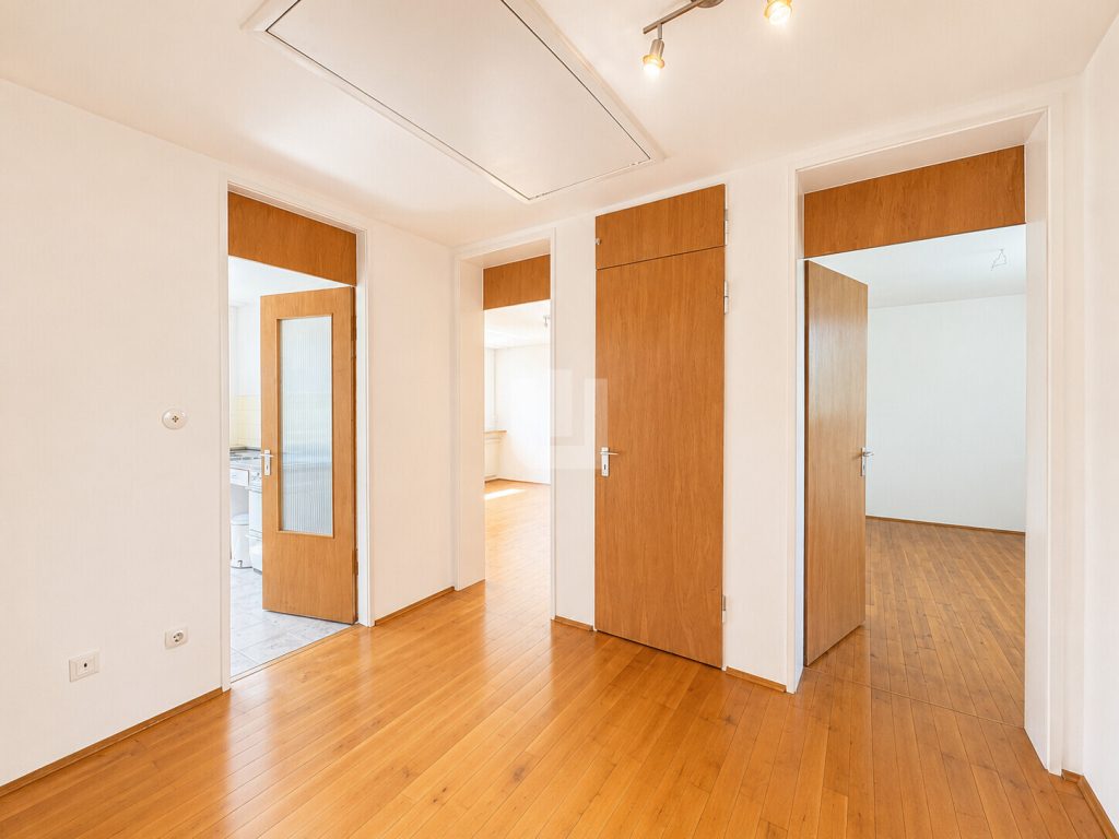 Immobilienangebot - Gröbenzell - Alle - WINDISCH - Traumgrundstück mit Doppelhaushälfte zur Sanierung oder Neubebauung in ruhiger Lage