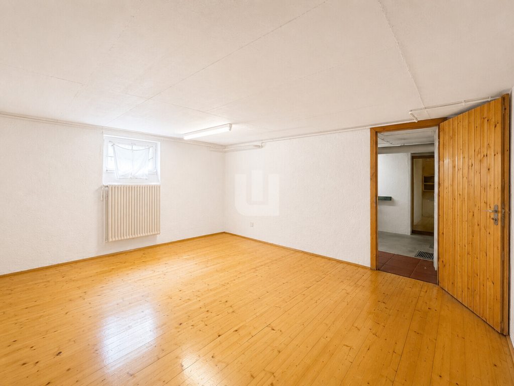 Immobilienangebot - Gröbenzell - Alle - WINDISCH - Traumgrundstück mit Doppelhaushälfte zur Sanierung oder Neubebauung in ruhiger Lage