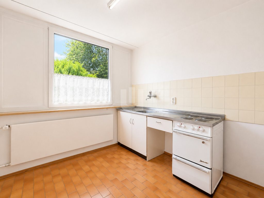 Immobilienangebot - Gröbenzell - Alle - WINDISCH - Traumgrundstück mit Doppelhaushälfte zur Sanierung oder Neubebauung in ruhiger Lage