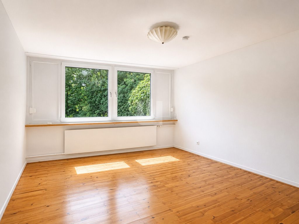 Immobilienangebot - Gröbenzell - Alle - WINDISCH - Traumgrundstück mit Doppelhaushälfte zur Sanierung oder Neubebauung in ruhiger Lage