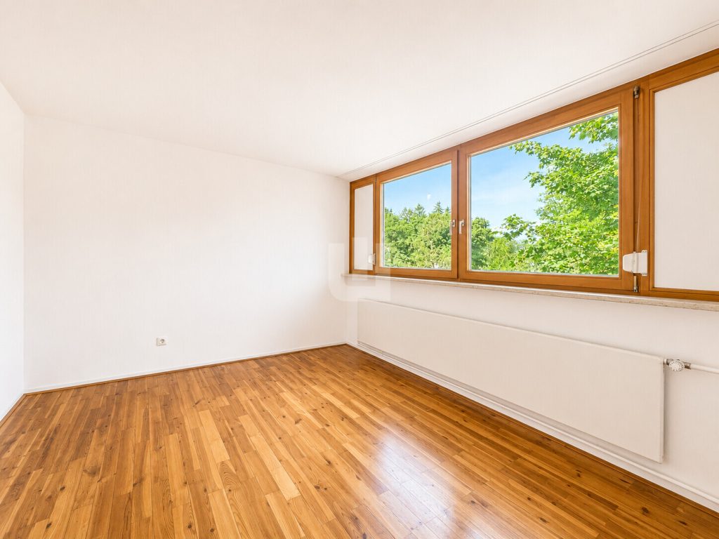 Immobilienangebot - Gröbenzell - Alle - WINDISCH - Traumgrundstück mit Doppelhaushälfte zur Sanierung oder Neubebauung in ruhiger Lage