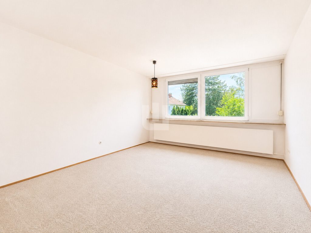 Immobilienangebot - Gröbenzell - Alle - WINDISCH - Traumgrundstück mit Doppelhaushälfte zur Sanierung oder Neubebauung in ruhiger Lage