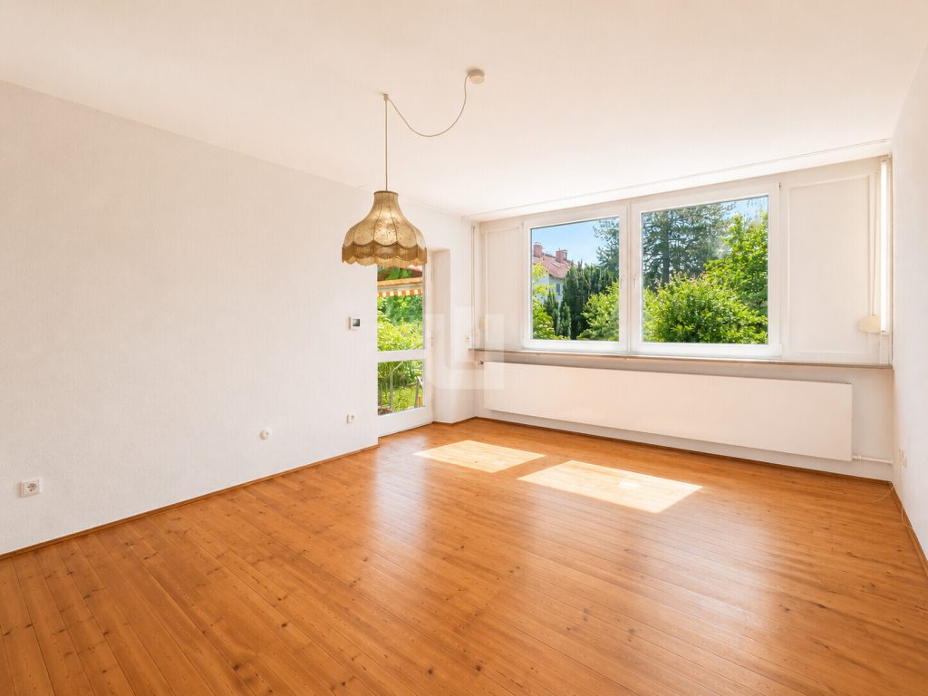 Immobilienangebot - Gröbenzell - Alle - WINDISCH - Traumgrundstück mit Doppelhaushälfte zur Sanierung oder Neubebauung in ruhiger Lage