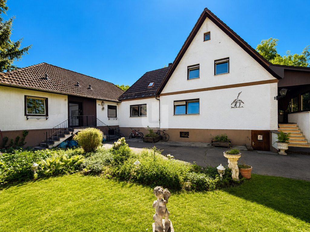 Immobilienangebot - Gröbenzell - Alle - WINDISCH - Zwei Häuser auf großem Grundstück mit Entwicklungspotential in Ortsrandlage v. Gröbenzell
