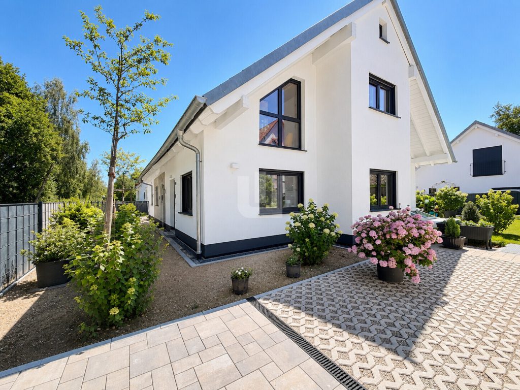 Immobilienangebot - Puchheim / Puchheim-Bahnhof - Alle - WINDISCH - Exklusive energieeffiziente DHH in Bestlage mit hochwertiger Ausstattung & Traumgarten