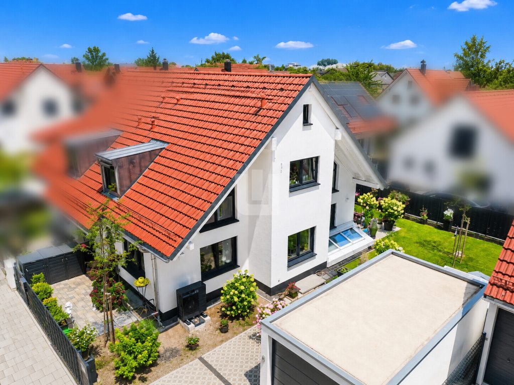 Immobilienangebot - Puchheim / Puchheim-Bahnhof - Alle - WINDISCH - Exklusive energieeffiziente DHH in Bestlage mit hochwertiger Ausstattung & Traumgarten