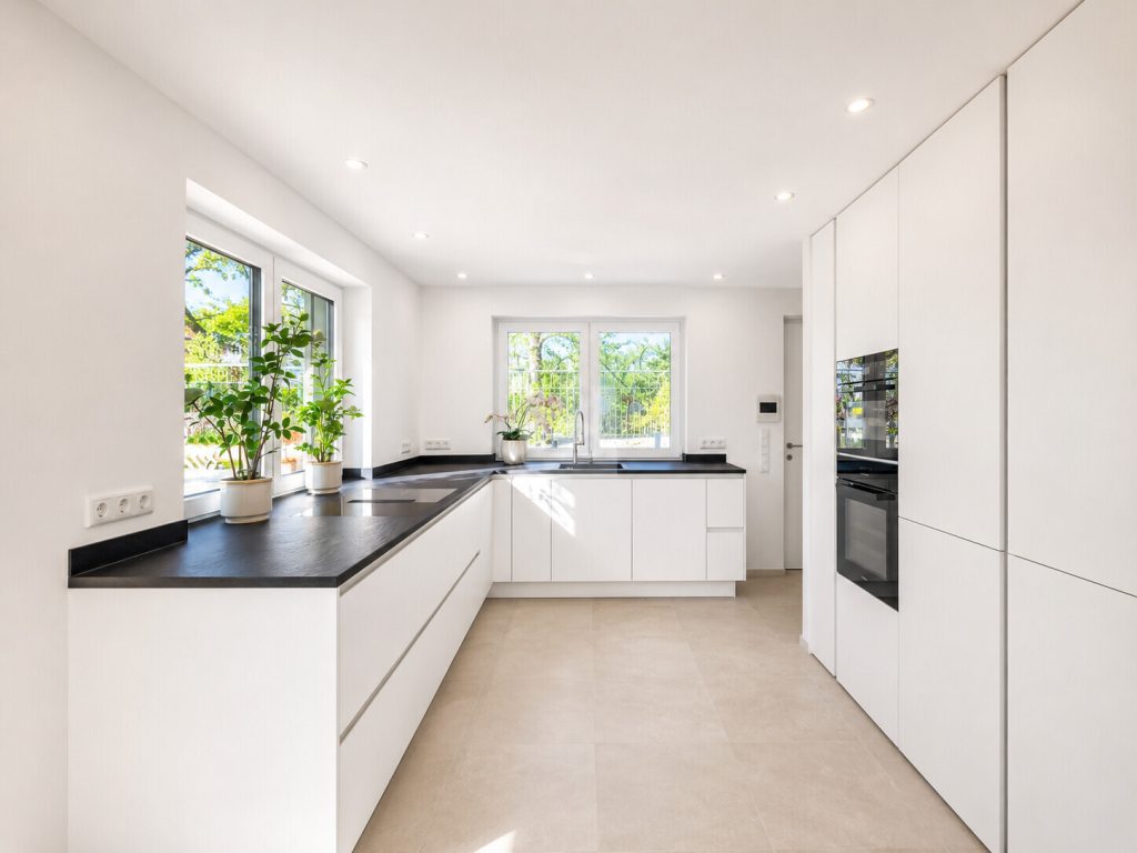 Immobilienangebot - Puchheim / Puchheim-Bahnhof - Alle - WINDISCH - Exklusive energieeffiziente DHH in Bestlage mit hochwertiger Ausstattung & Traumgarten