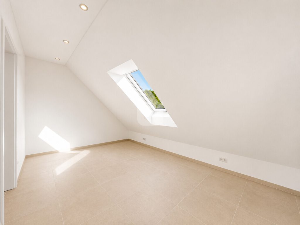 Immobilienangebot - Puchheim / Puchheim-Bahnhof - Alle - WINDISCH - Exklusive energieeffiziente DHH in Bestlage mit hochwertiger Ausstattung & Traumgarten