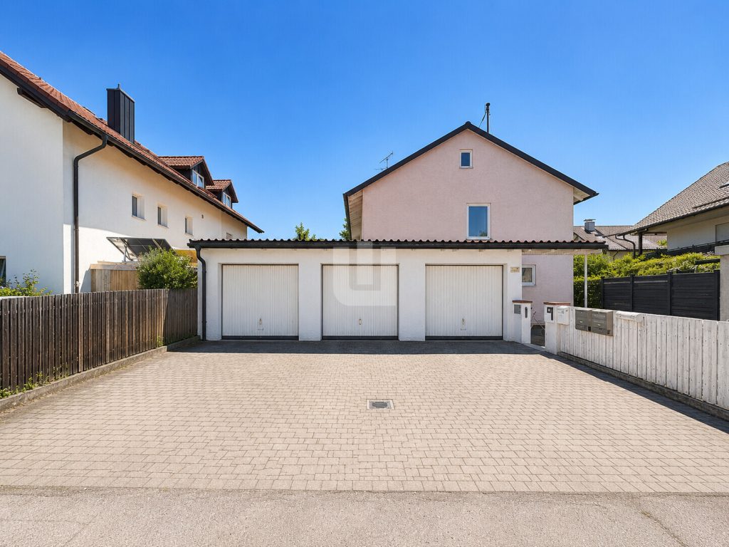 Immobilienangebot - Fürstenfeldbruck - Alle - WINDISCH - Gut vermietetes 4-Parteien-Haus in ruhiger Wohngegend mit Ausbaupotential im DG