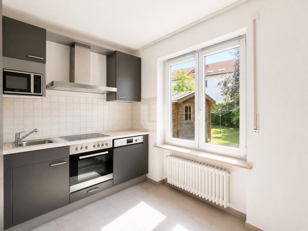 Immobilienangebot - Fürstenfeldbruck - Alle - WINDISCH - Gut vermietetes 4-Parteien-Haus in ruhiger Wohngegend mit Ausbaupotential im DG