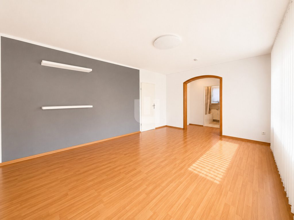 Immobilienangebot - Fürstenfeldbruck - Alle - WINDISCH - Gut vermietetes 4-Parteien-Haus in ruhiger Wohngegend mit Ausbaupotential im DG
