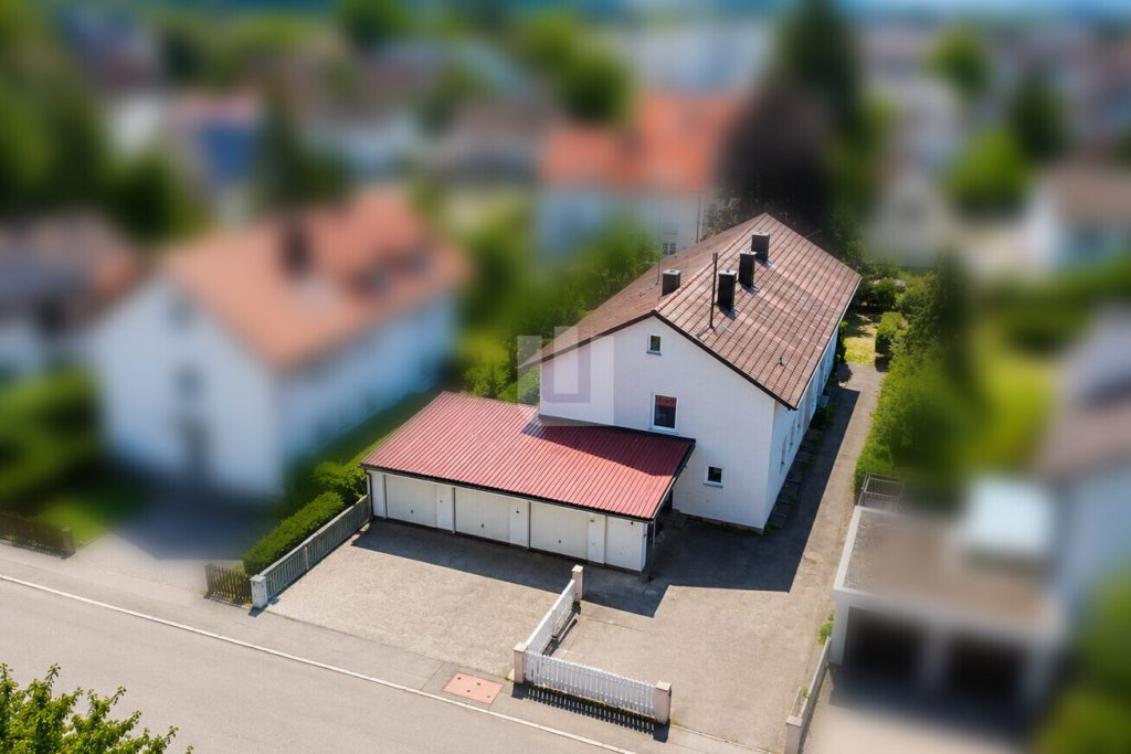 Immobilienangebot - Fürstenfeldbruck - Alle - WINDISCH - Gut vermietetes 4-Parteien-Haus in ruhiger Wohngegend mit Ausbaupotential im DG