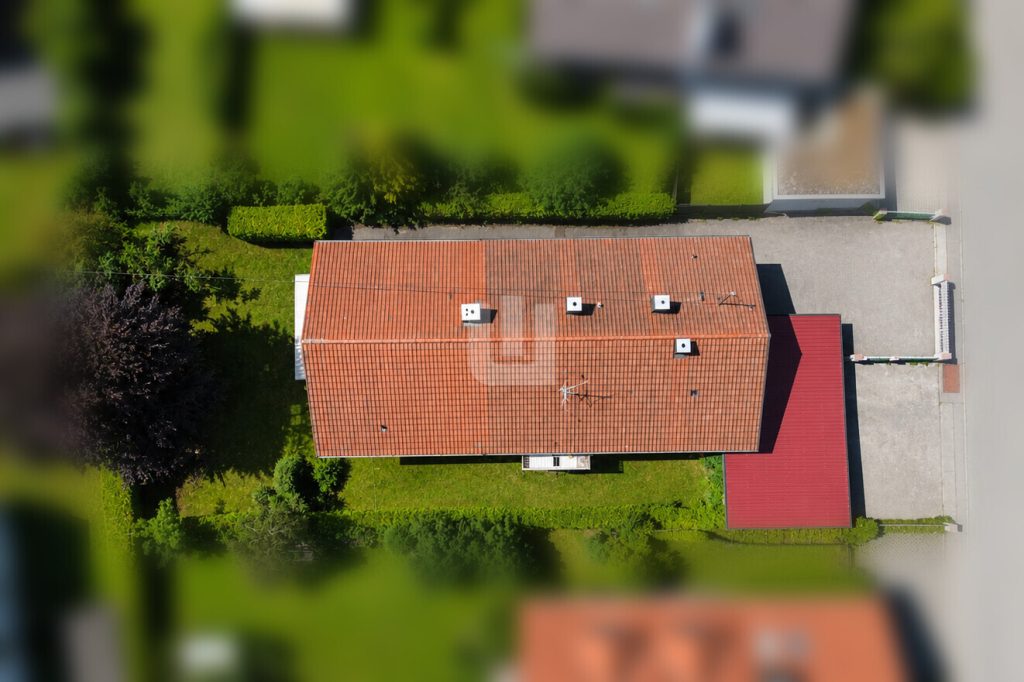 Immobilienangebot - Fürstenfeldbruck - Alle - WINDISCH - Gut vermietetes 4-Parteien-Haus in ruhiger Wohngegend mit Ausbaupotential im DG