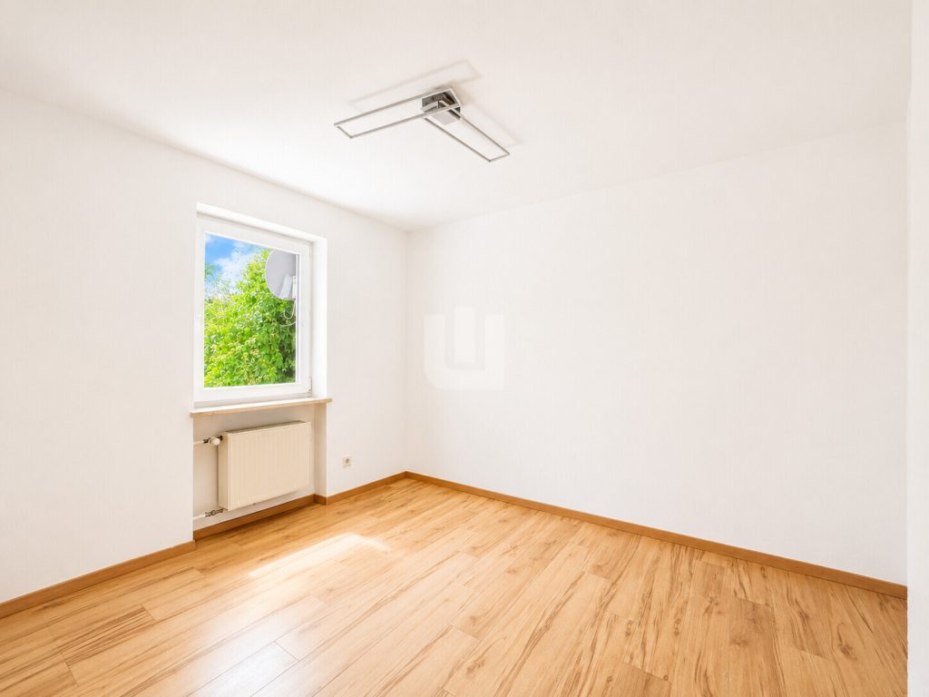 Immobilienangebot - Eichenau - Alle - WINDISCH – Ideal für die große Familie –  Großes Reihenhaus mit zwei separaten Wohnbereichen - frei!