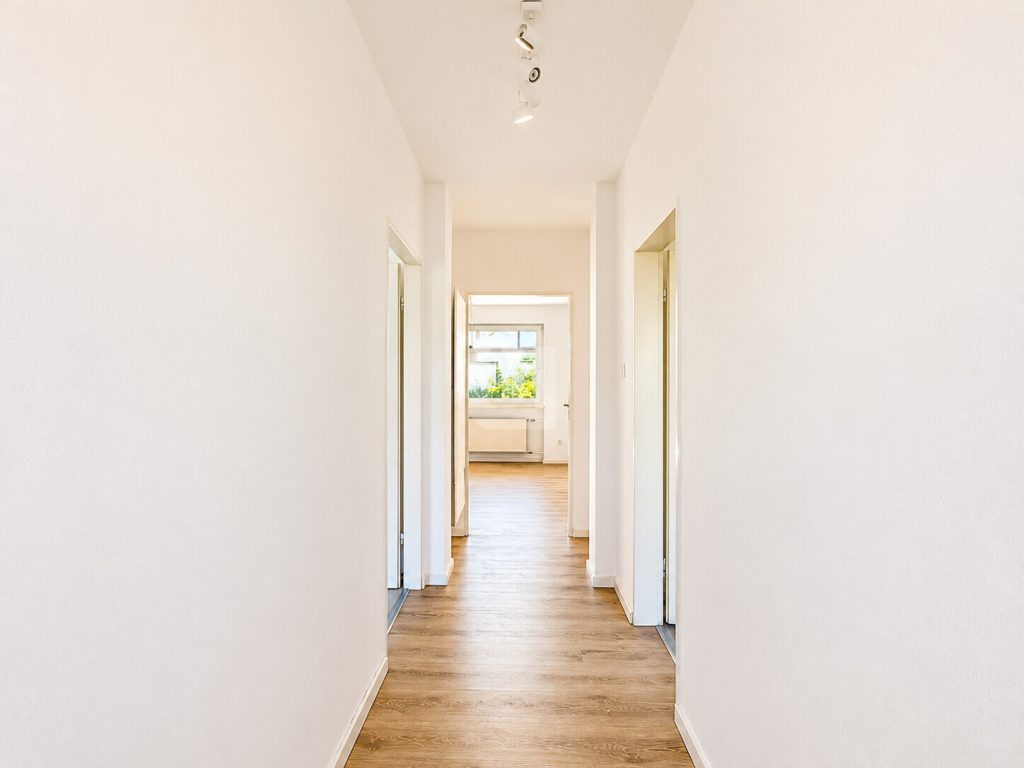 Immobilienangebot - Eichenau - Alle - WINDISCH – Ideal für die große Familie –  Großes Reihenhaus mit zwei separaten Wohnbereichen - frei!