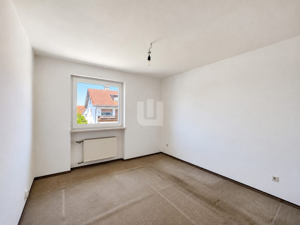 Immobilienangebot - Eichenau - Alle - WINDISCH – Ideal für die große Familie –  Großes Reihenhaus mit zwei separaten Wohnbereichen - frei!
