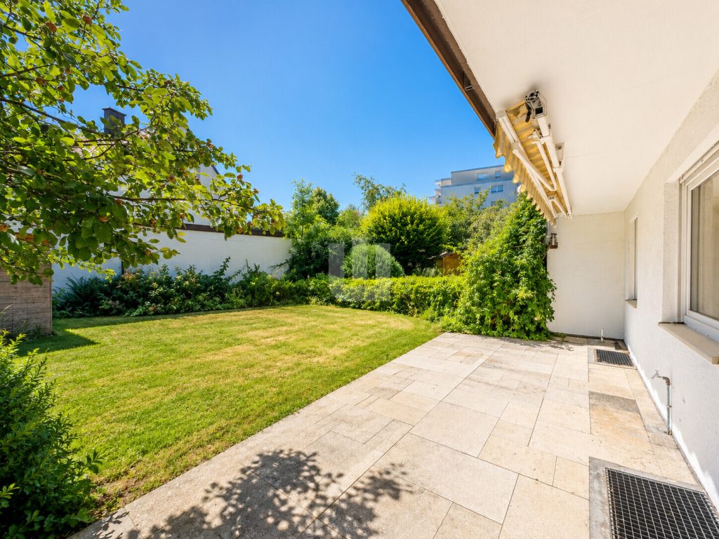 Immobilienangebot - Eichenau - Alle - WINDISCH – Ideal für die große Familie –  Großes Reihenhaus mit zwei separaten Wohnbereichen - frei!