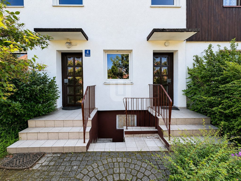 Immobilienangebot - Eichenau - Alle - WINDISCH – Ideal für die große Familie –  Großes Reihenhaus mit zwei separaten Wohnbereichen - frei!