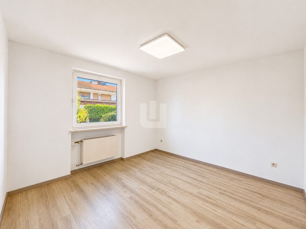 Immobilienangebot - Eichenau - Alle - WINDISCH – Ideal für die große Familie –  Großes Reihenhaus mit zwei separaten Wohnbereichen - frei!