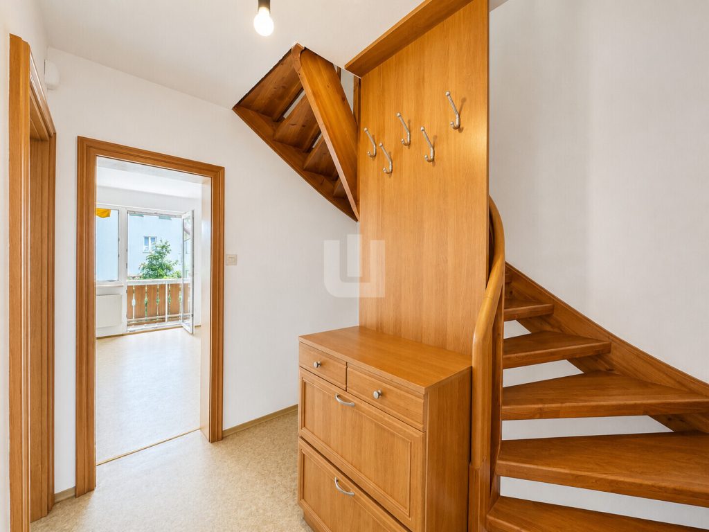 Immobilienangebot - Eichenau - Alle - WINDISCH – Ideal für die große Familie –  Großes Reihenhaus mit zwei separaten Wohnbereichen - frei!