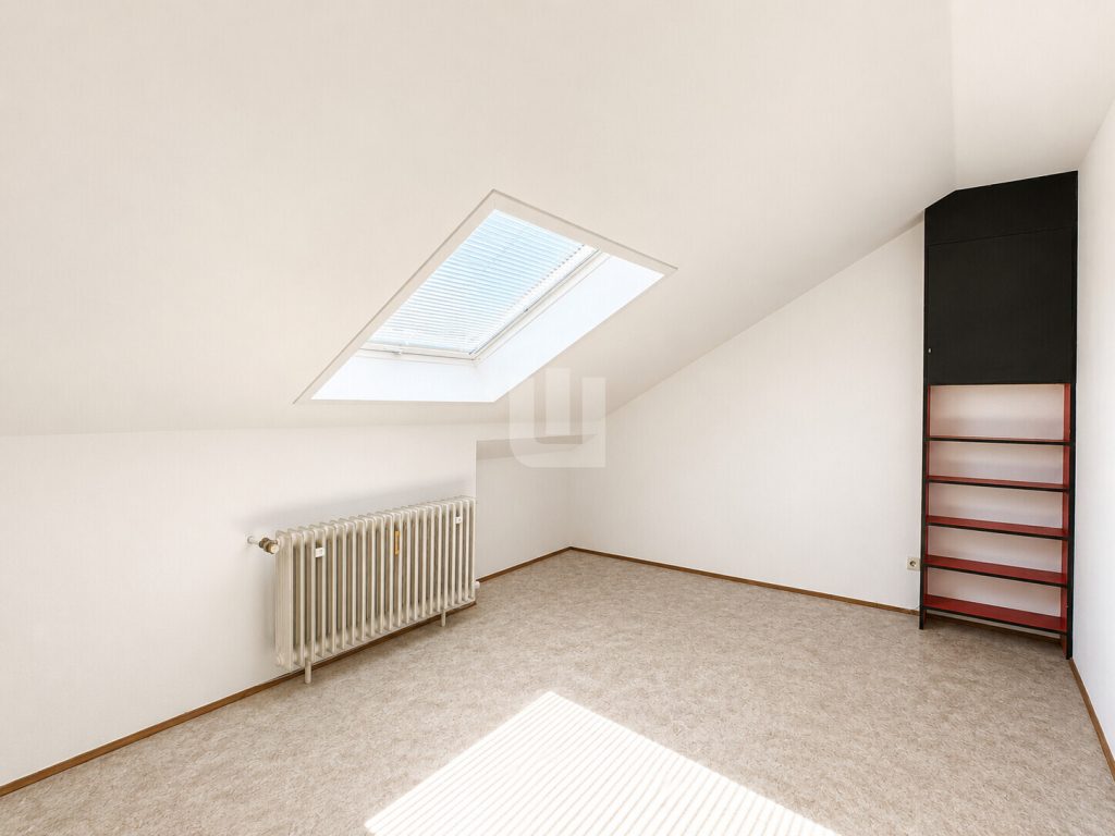 Immobilienangebot - Eichenau - Alle - WINDISCH – Ideal für die große Familie –  Großes Reihenhaus mit zwei separaten Wohnbereichen - frei!