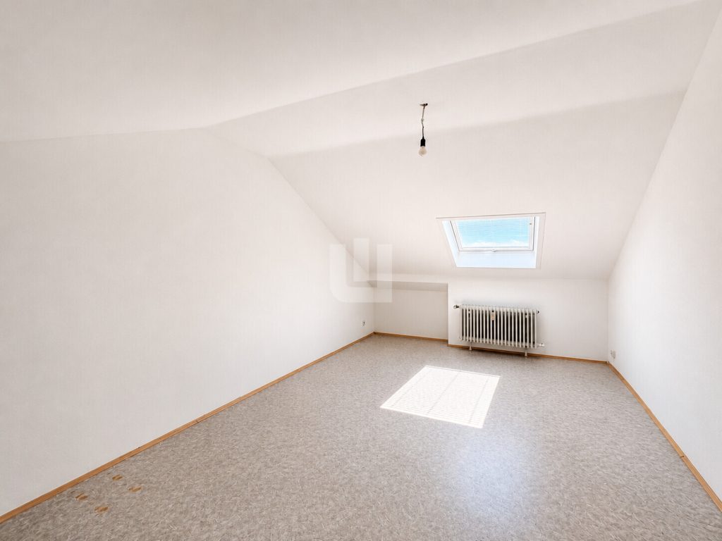 Immobilienangebot - Eichenau - Alle - WINDISCH – Ideal für die große Familie –  Großes Reihenhaus mit zwei separaten Wohnbereichen - frei!