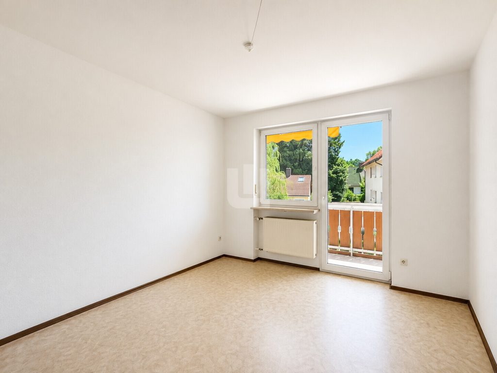 Immobilienangebot - Eichenau - Alle - WINDISCH – Ideal für die große Familie –  Großes Reihenhaus mit zwei separaten Wohnbereichen - frei!