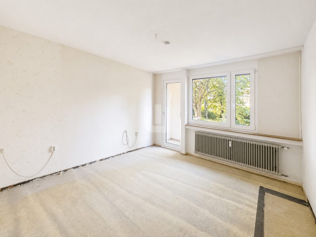 Immobilienangebot - Puchheim - Alle - WINDISCH – Gut geschnittene 3-Zimmer-Wohnung mit viel Potenzial zur Traumwohnung – bezugsfrei!