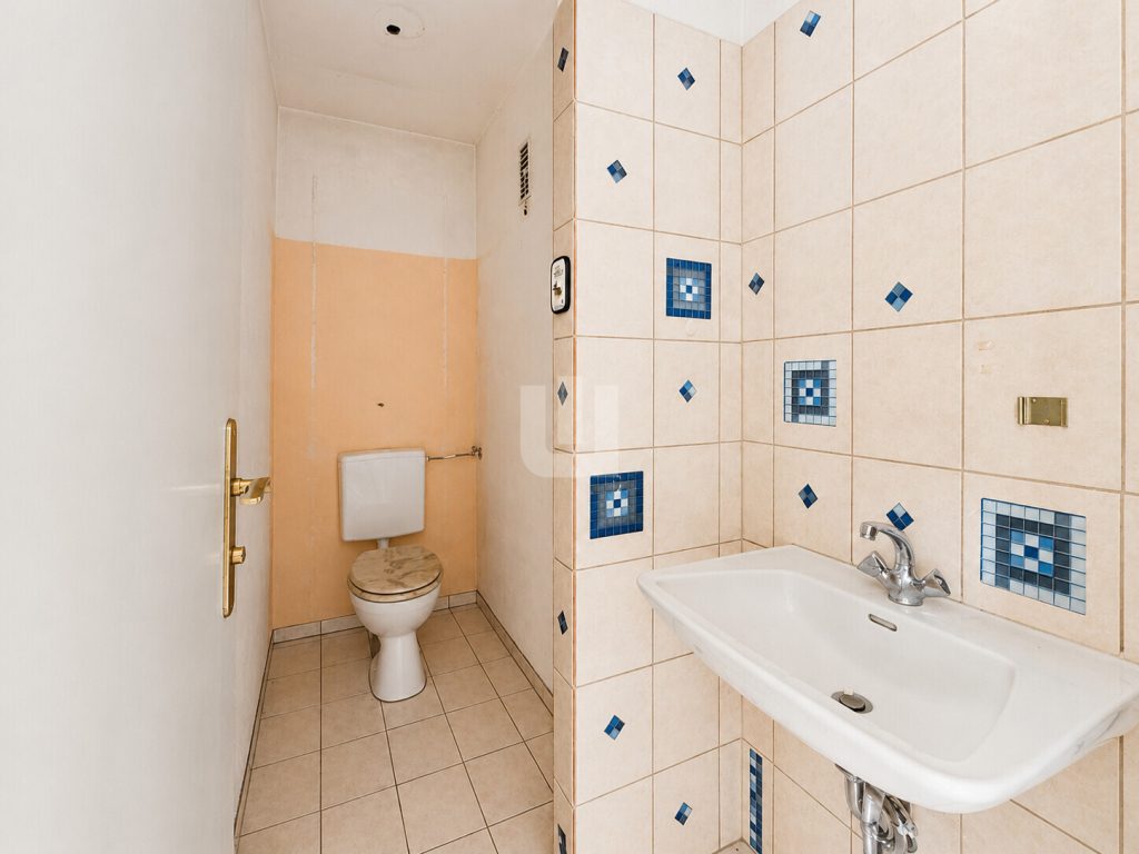 Immobilienangebot - Puchheim - Alle - WINDISCH – Gut geschnittene 3-Zimmer-Wohnung mit viel Potenzial zur Traumwohnung – bezugsfrei!