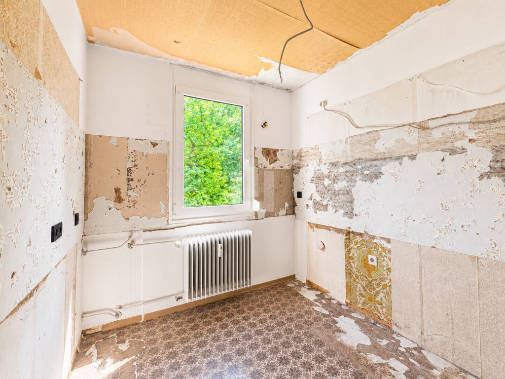 Immobilienangebot - Puchheim - Alle - WINDISCH – Gut geschnittene 3-Zimmer-Wohnung mit viel Potenzial zur Traumwohnung – bezugsfrei!