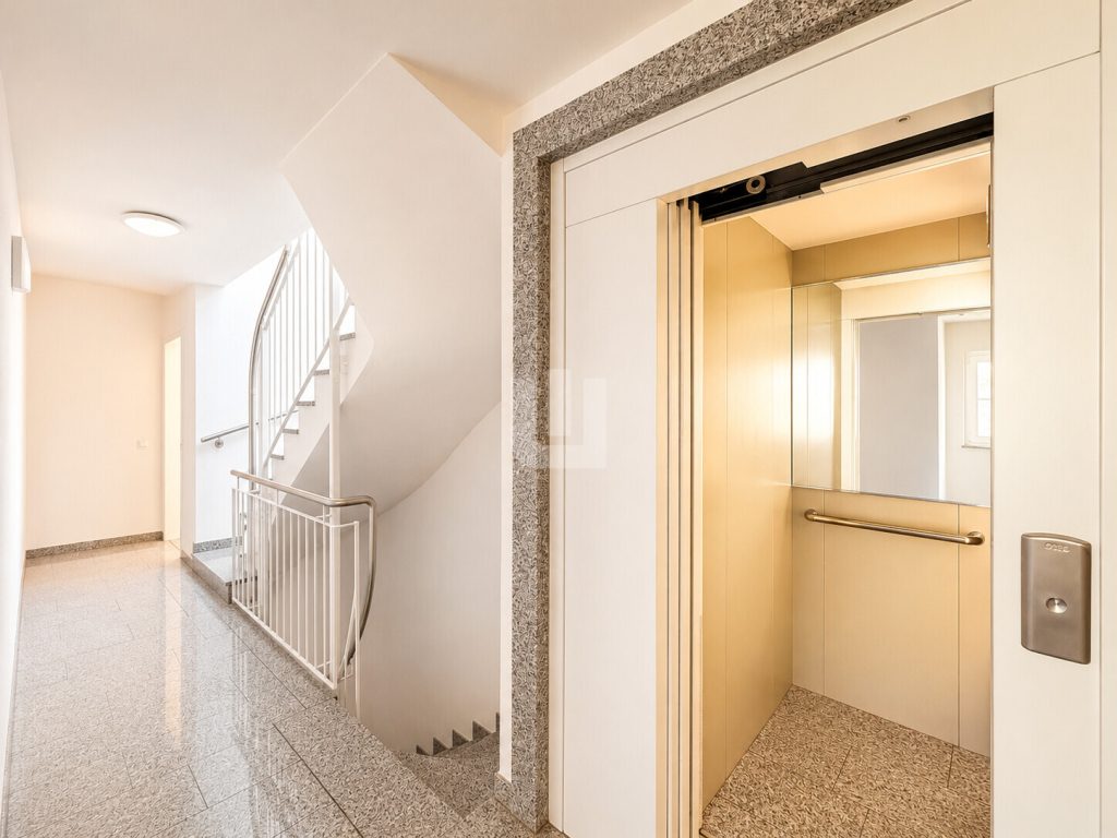 Immobilienangebot - Gröbenzell - Alle - WINDISCH - Moderne 2-Zimmer Wohnung mit Aufzug in zentraler, ruhiger Lage - bezugsfrei!