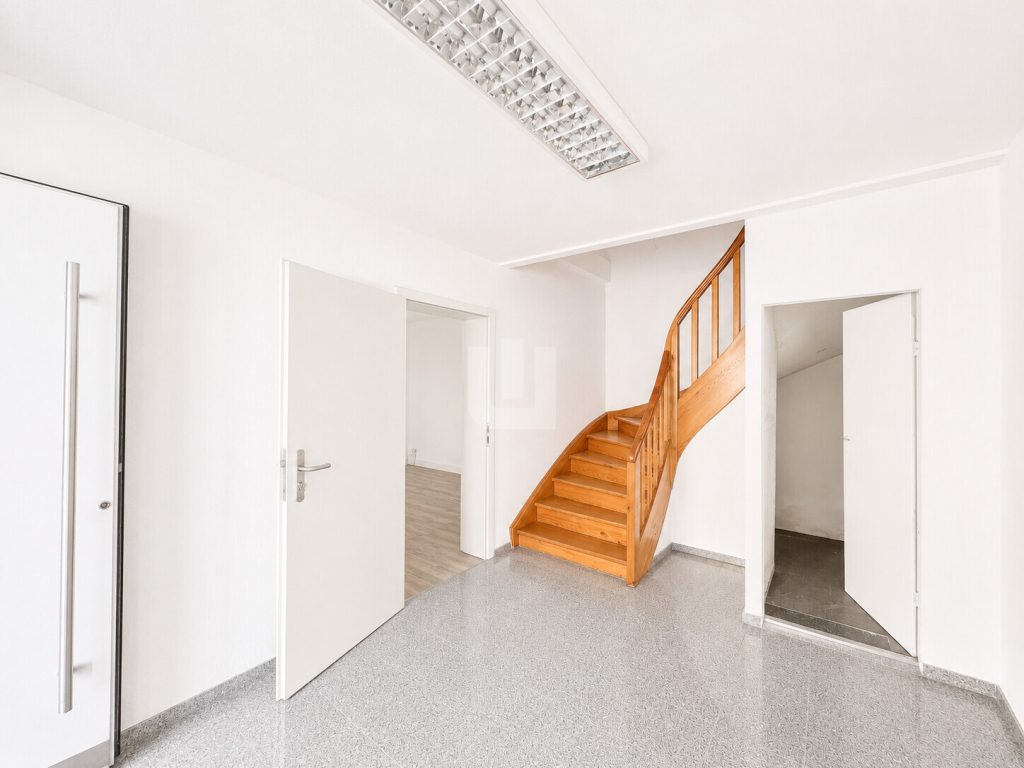 Immobilienangebot - München / Pasing - Alle - WINDISCH IMMOBILIEN – Renovierte Bürofläche in begehrter Lage von München-Pasing – bezugsfrei!