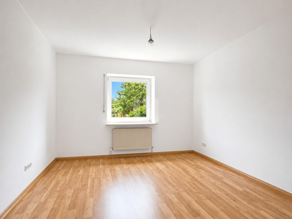 Immobilienangebot - Maisach / Gernlinden - Alle - WINDISCH - Gemütliche 3,5-Zimmer-Erdgeschosswohnung in Ortsrandlage von Gernlinden - bezugsfrei!