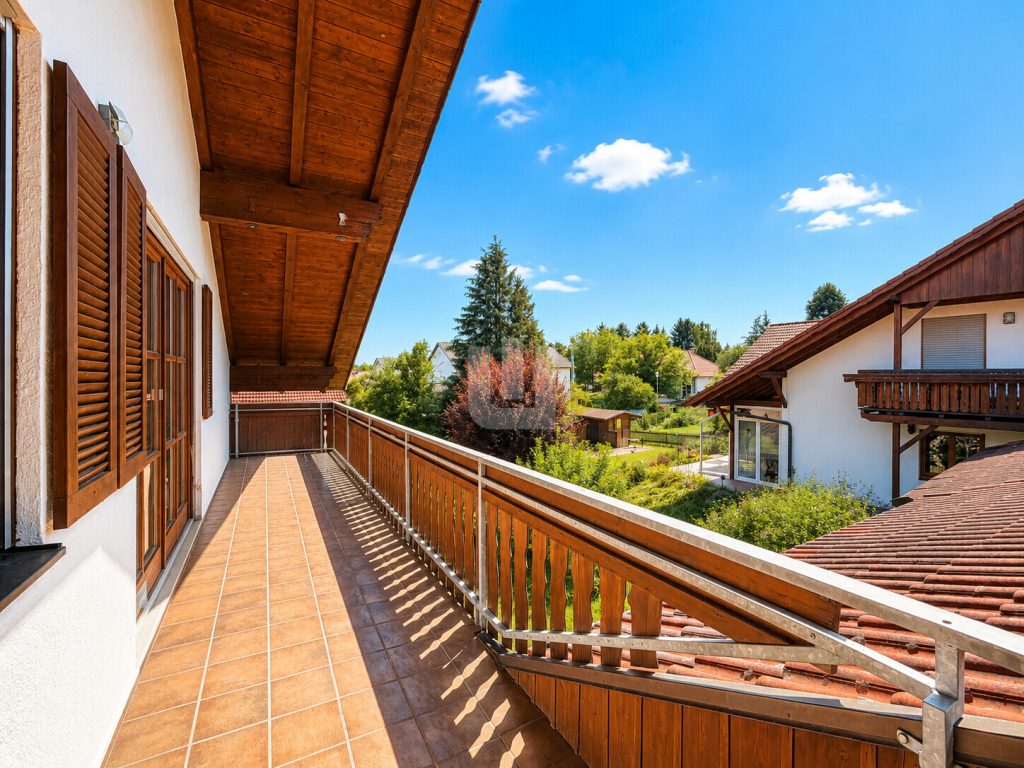 Immobilienangebot - Wörthsee / Etterschlag - Alle - WINDISCH - Großzügige 4-Zimmer-Dachgeschosswohnung mit sonnigen Balkon in Wörthsee/Etterschlag