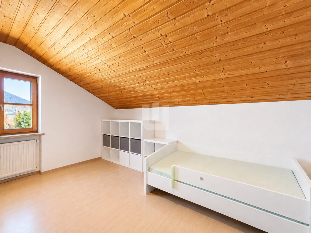 Immobilienangebot - Wörthsee / Etterschlag - Alle - WINDISCH - Großzügige 4-Zimmer-Dachgeschosswohnung mit sonnigen Balkon in Wörthsee/Etterschlag