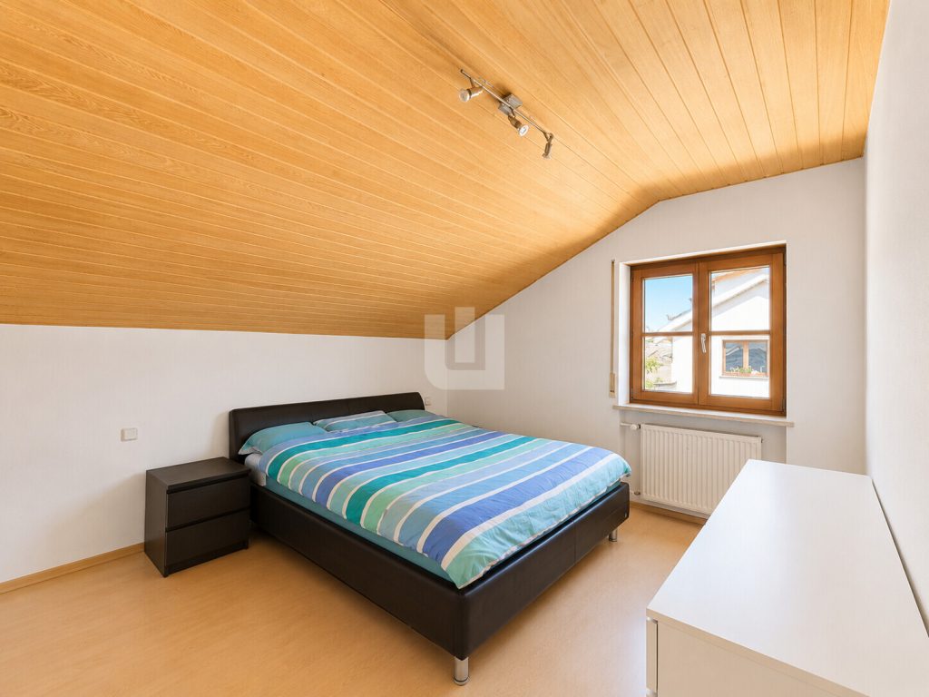 Immobilienangebot - Wörthsee / Etterschlag - Alle - WINDISCH - Großzügige 4-Zimmer-Dachgeschosswohnung mit sonnigen Balkon in Wörthsee/Etterschlag