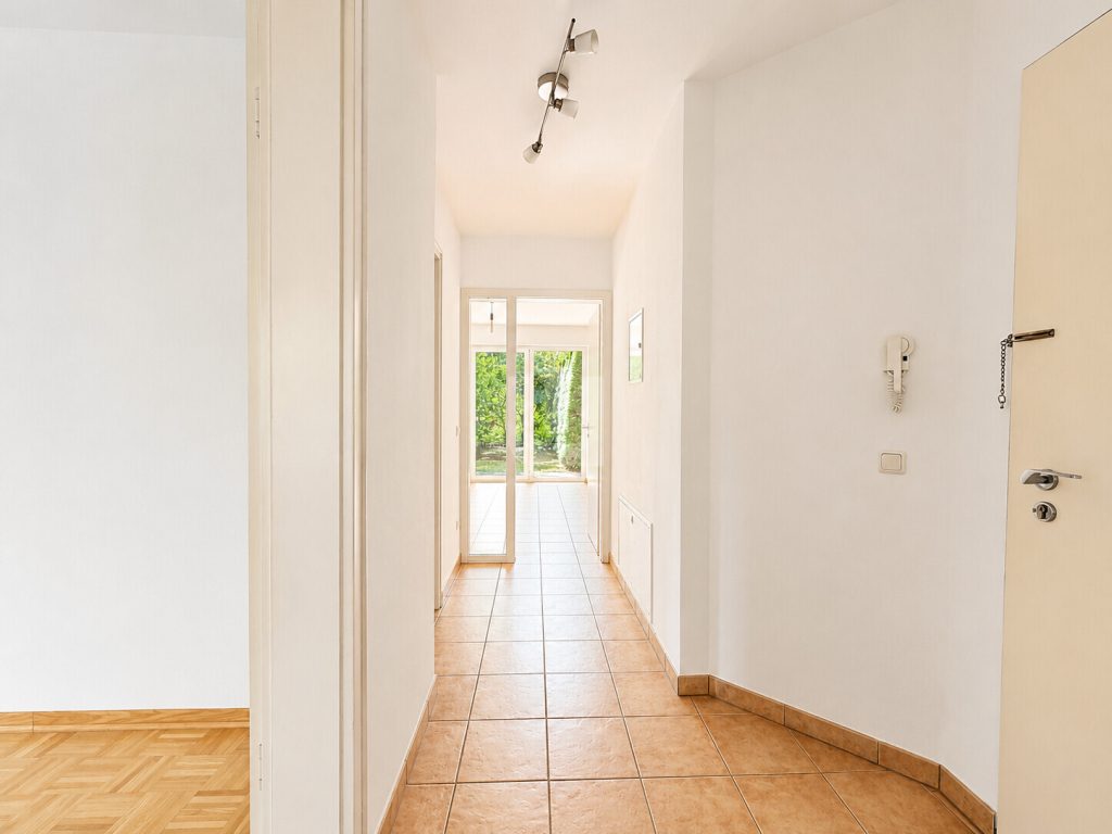 Immobilienangebot - Gauting - Alle - WINDISCH - Gepflegte 2,5 Zi. Erdgeschosswohnung mit XXL Garten in ruhiger Sackgassenlage -bezugsfrei