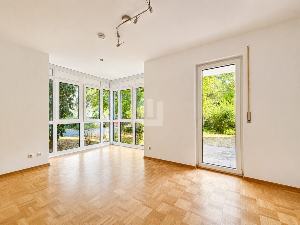 Immobilienangebot - Gauting - Alle - WINDISCH - Gepflegte 2,5 Zi. Erdgeschosswohnung mit XXL Garten in ruhiger Sackgassenlage -bezugsfrei