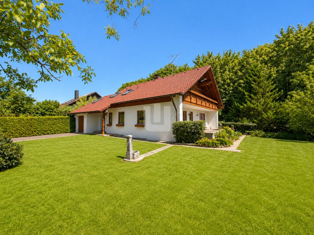 Immobilienangebot - Penzing / Oberbergen - Alle - WINDISCH - Ruhig gelegenes Einfamilienhaus mit viel Potential auf großem Grundstück bei Landsberg