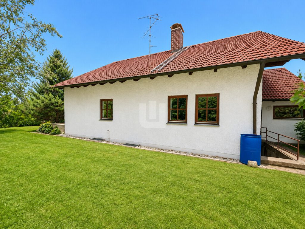 Immobilienangebot - Penzing / Oberbergen - Alle - WINDISCH - Ruhig gelegenes Einfamilienhaus mit viel Potential auf großem Grundstück bei Landsberg