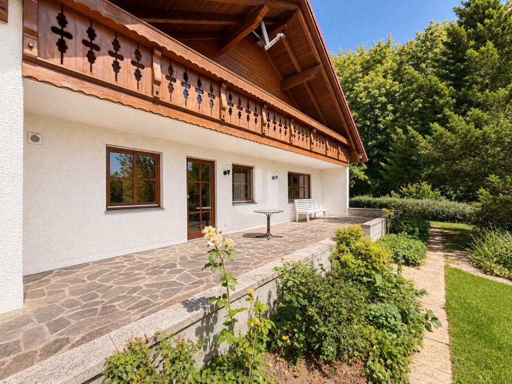 Immobilienangebot - Penzing / Oberbergen - Alle - WINDISCH - Ruhig gelegenes Einfamilienhaus mit viel Potential auf großem Grundstück bei Landsberg