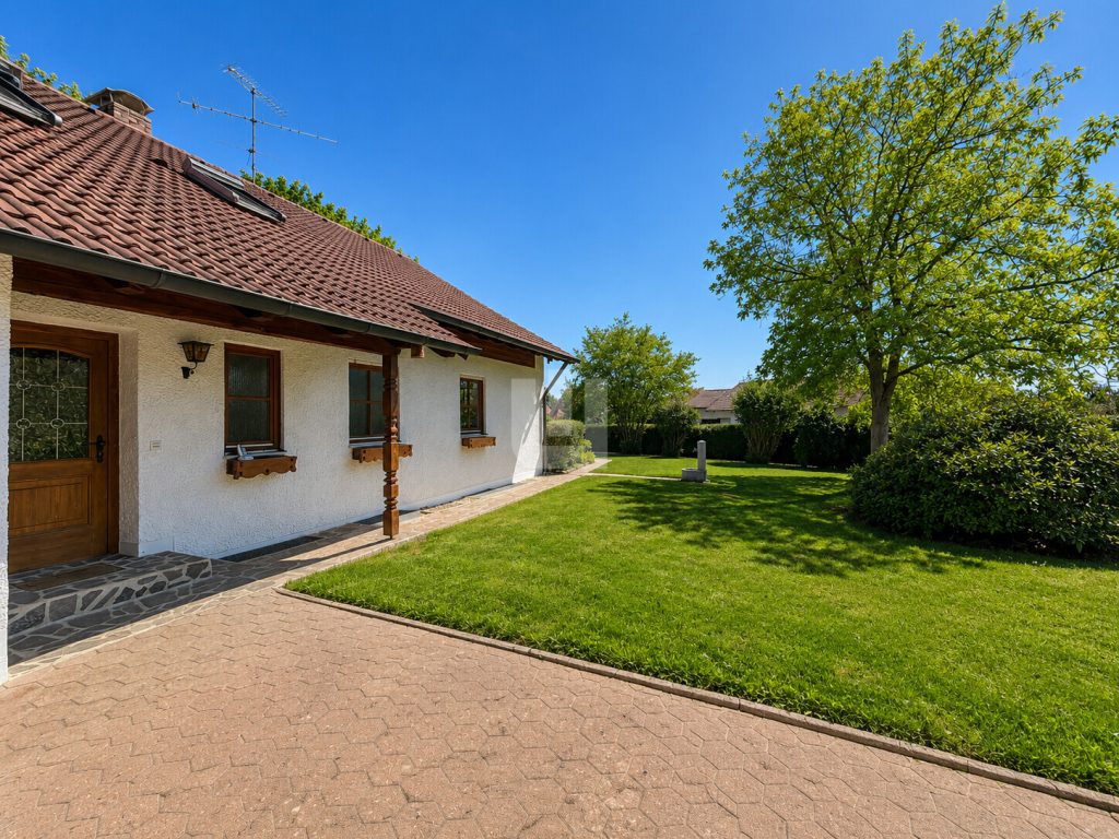 Immobilienangebot - Penzing / Oberbergen - Alle - WINDISCH - Ruhig gelegenes Einfamilienhaus mit viel Potential auf großem Grundstück bei Landsberg