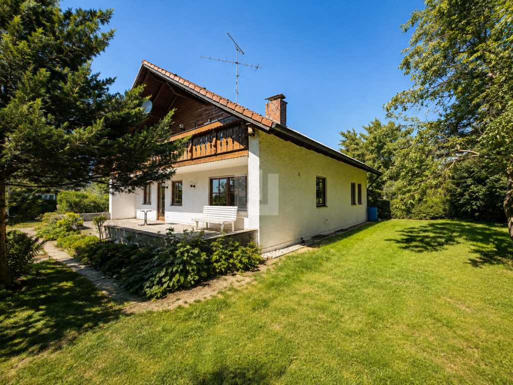 Immobilienangebot - Penzing / Oberbergen - Alle - WINDISCH - Ruhig gelegenes Einfamilienhaus mit viel Potential auf großem Grundstück bei Landsberg