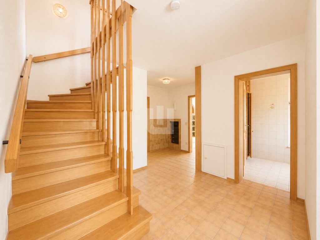 Immobilienangebot - Penzing / Oberbergen - Alle - WINDISCH - Ruhig gelegenes Einfamilienhaus mit viel Potential auf großem Grundstück bei Landsberg