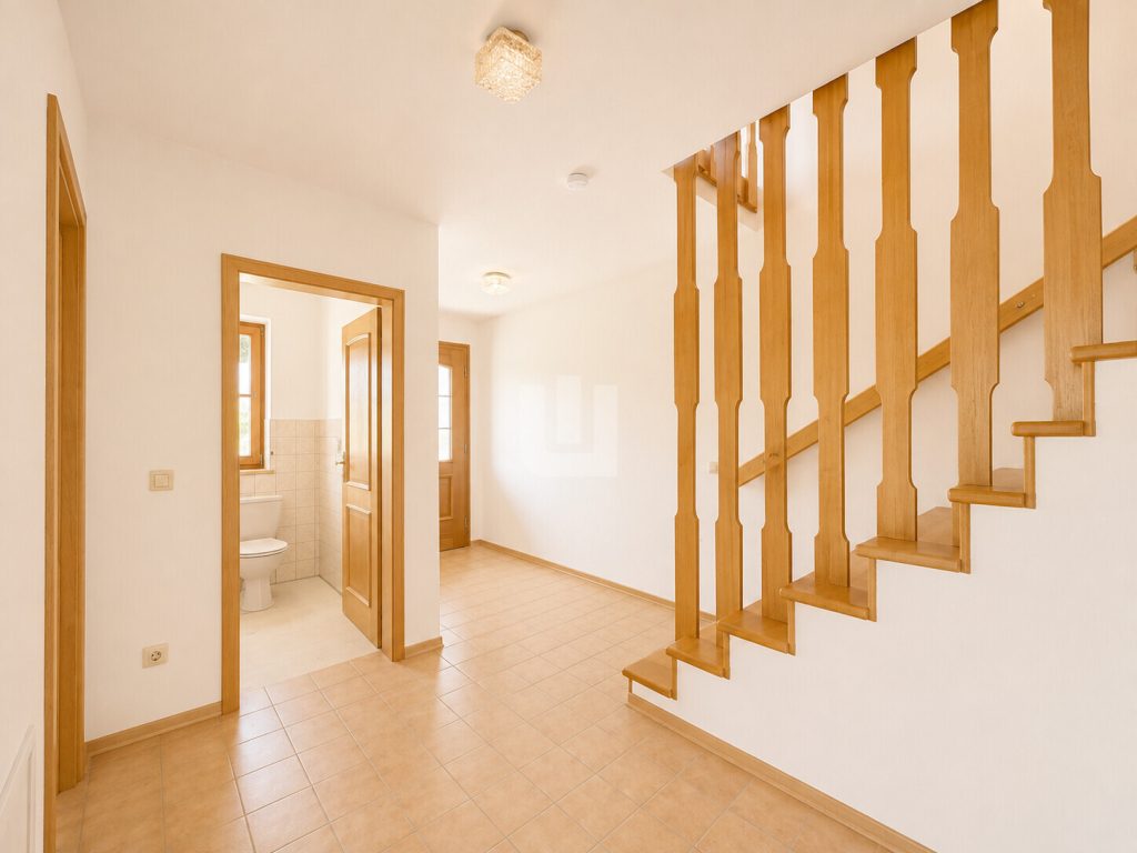 Immobilienangebot - Penzing / Oberbergen - Alle - WINDISCH - Ruhig gelegenes Einfamilienhaus mit viel Potential auf großem Grundstück bei Landsberg