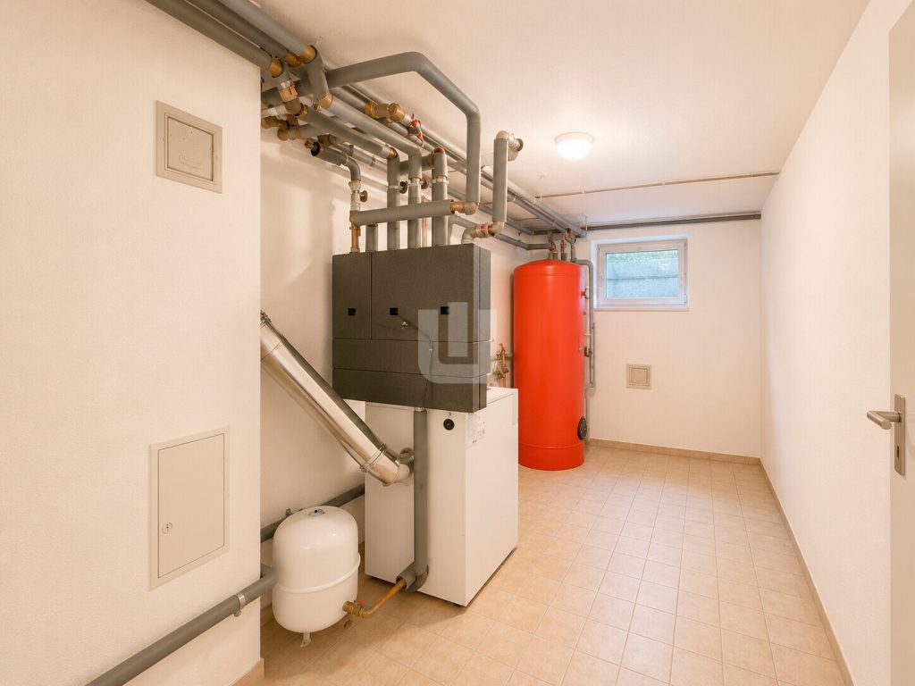 Immobilienangebot - Penzing / Oberbergen - Alle - WINDISCH - Ruhig gelegenes Einfamilienhaus mit viel Potential auf großem Grundstück bei Landsberg